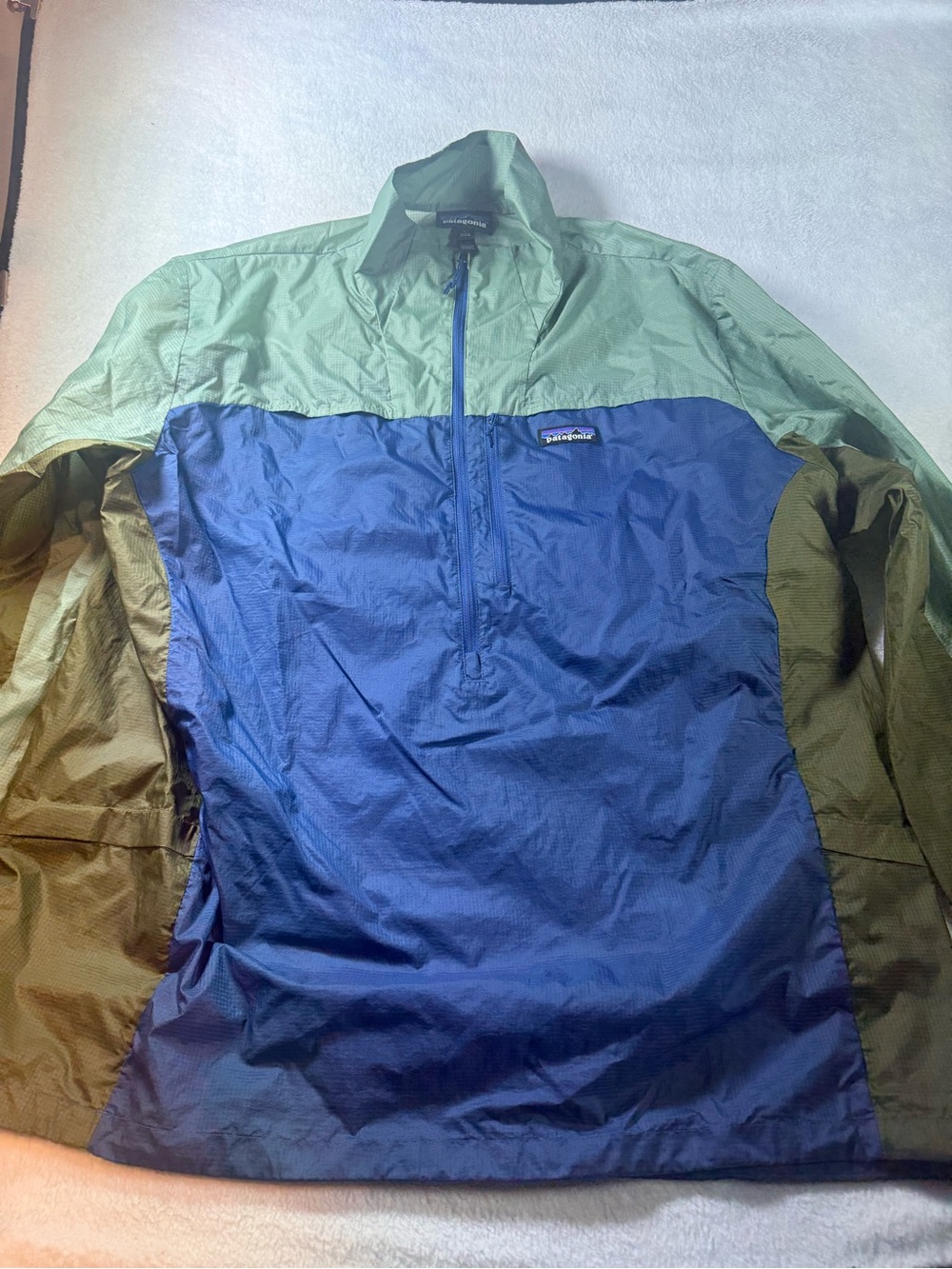 Patagonia Blue and Green Lightweight Pullover Windbreaker Jacket